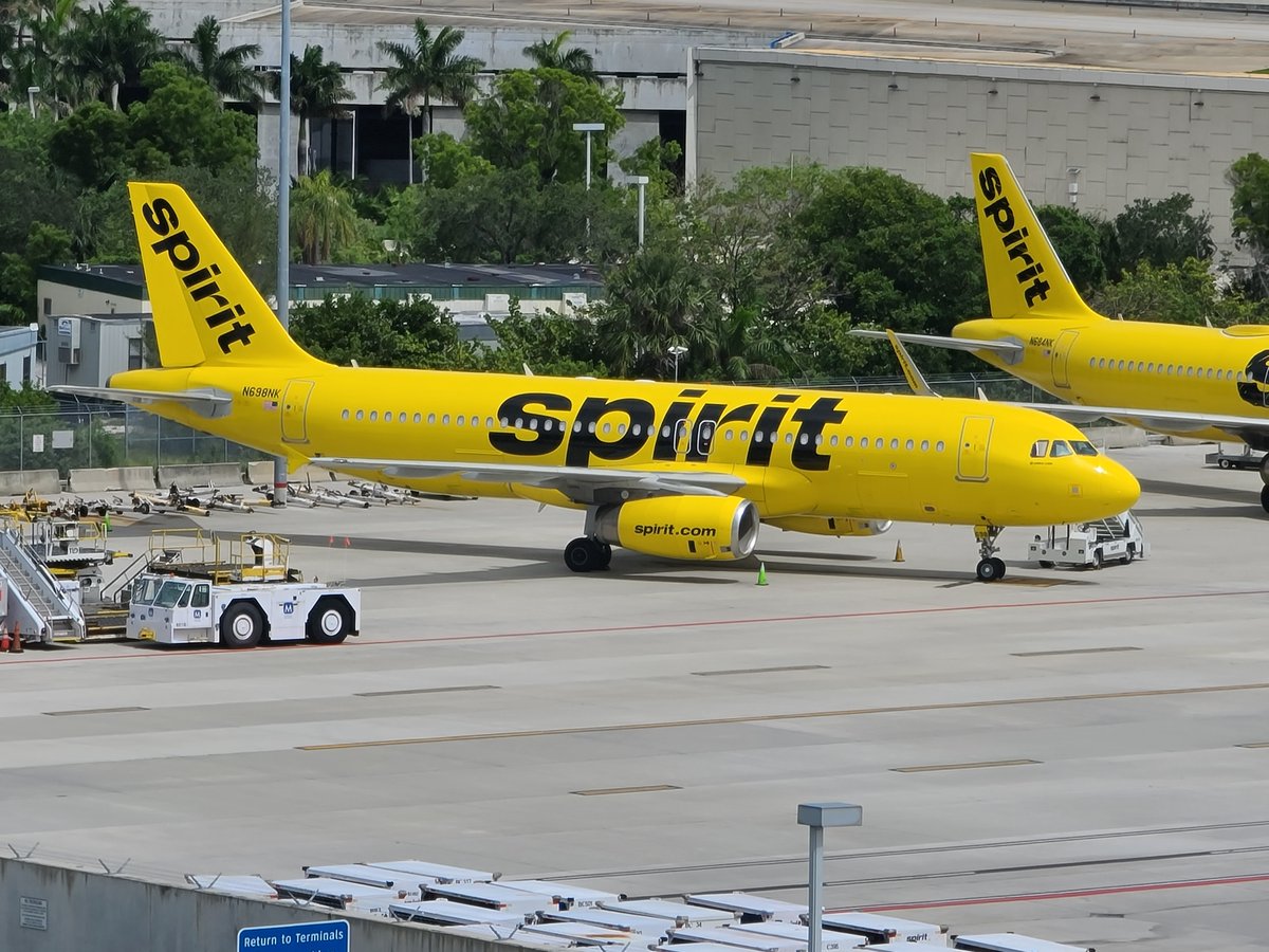 maxhocom's tweet image. Это снято мобилой с 10х телефото, прямо как есть без редактирования. 
#FLL #KFLL #Spotting #GalaxyS20Ultra #SpiritAirlines #AvGeek