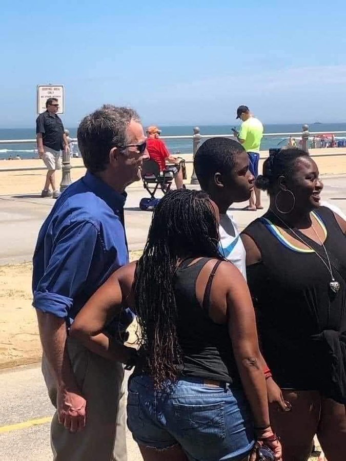 EYvDiysX0AEtmBQ?format=jpg&name=900x900