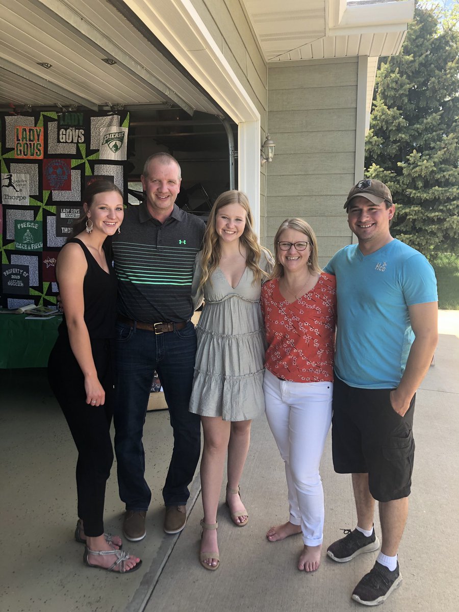brent_thorpe3's tweet photo. Congratulations Kylee on graduation weekend! #soontobeemptynesters https://t.co/Y2QeC3iXlE