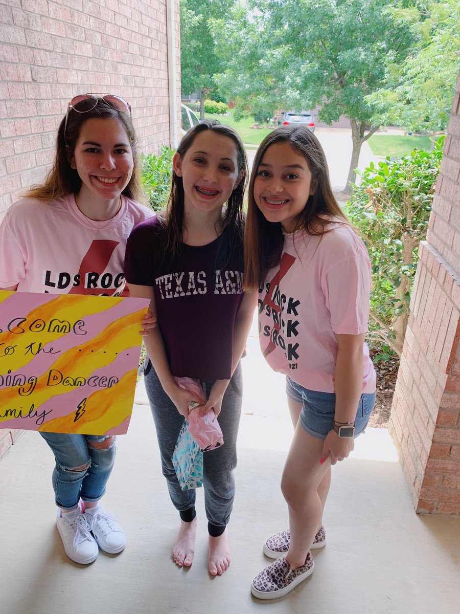 centraldancers's tweet photo. Our Lightning Dancer Officers went to welcome new members to their summer squads yesterday! https://t.co/qEjXpLd5Ug