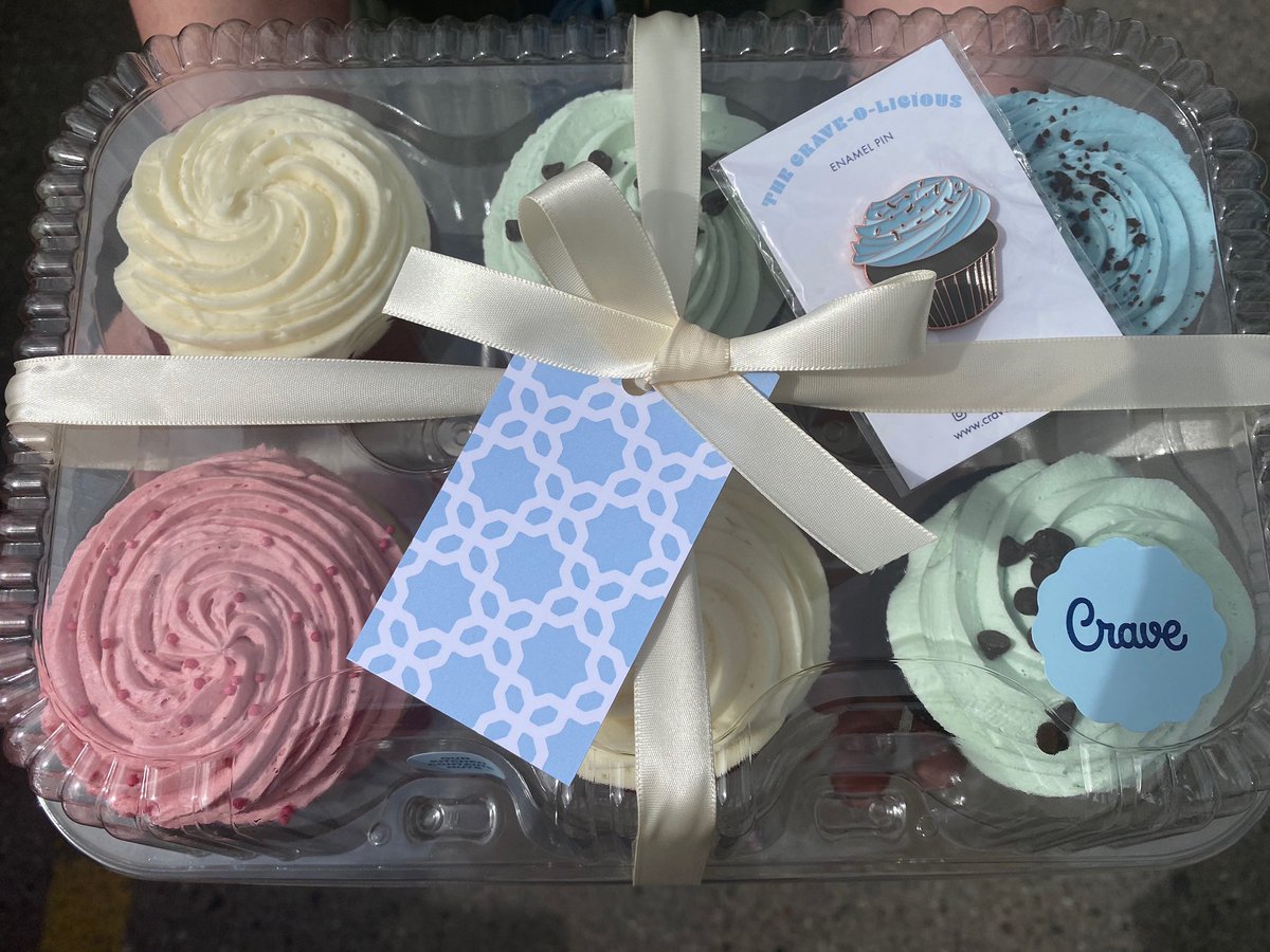 ArleneDickinson's tweet image. Thank you @craveYYC for the amazing cupcakes!! ❤️ You DO understand my cravings!  #shoplocal #supportyyc