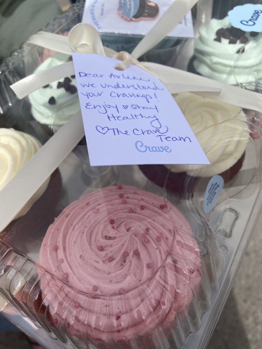ArleneDickinson's tweet image. Thank you @craveYYC for the amazing cupcakes!! ❤️ You DO understand my cravings!  #shoplocal #supportyyc