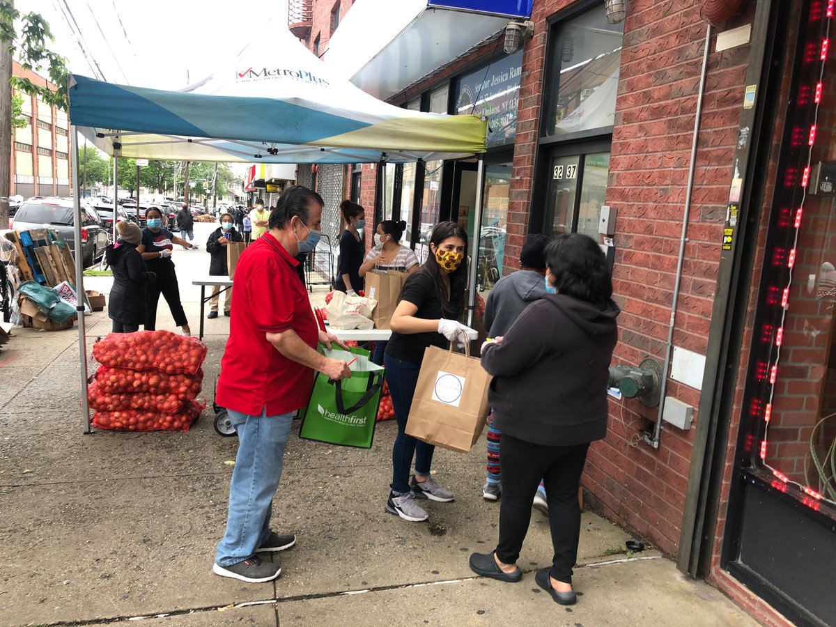 jessicaramosqns's tweet photo. Over the past 4 weeks, we've worked to protect Queens families from hunger as we get thru the COVID19 crisis.
Thanks to our partners & volunteers, we have:
✅Rescued & distributed 140,000 lbs of food from NYS farms
✅Shared 3,000+ hot meals
✅Served 3,000+ families
#QueenStrong https://t.co/ARXS6hh0Rd