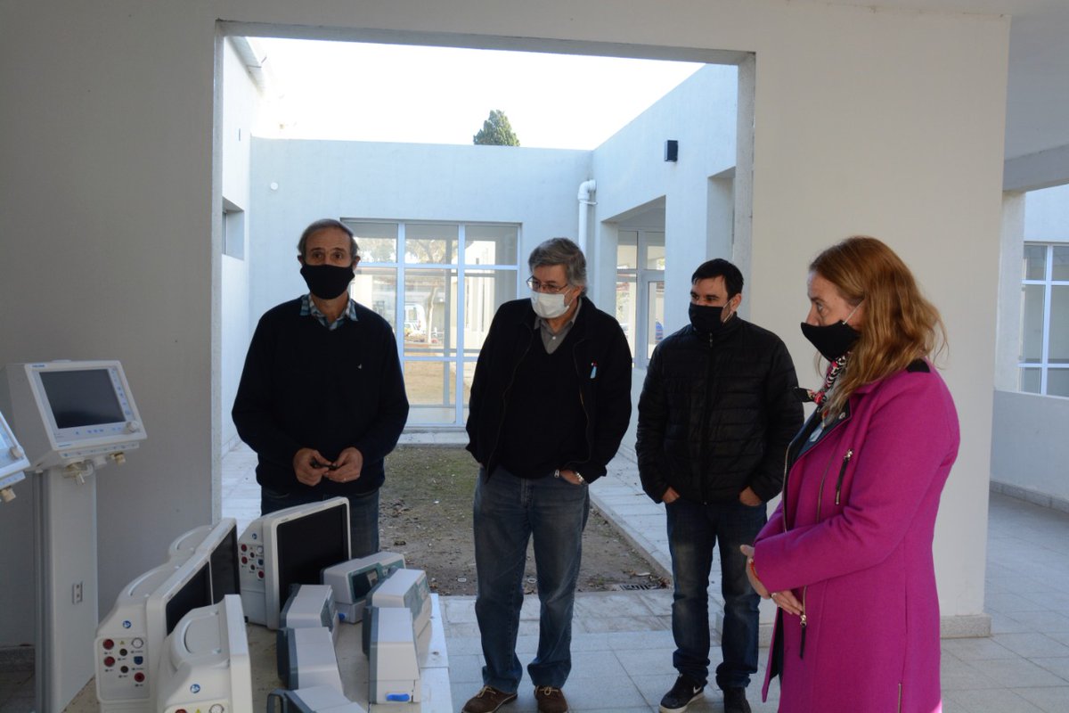 andres_merani's tweet photo. Hoy acompañe a los directivos del @HIGAJunin Abraham Piñeyro y de @REGSANIII junto a legisladores y concejales, la llegada de 4 respiradores, 4 monitores volumétricos y 8 bombas de infusión en el marco del fortalecimiento de la Salud Pública por parte de @SaludBAP y @BAProvincia https://t.co/Zf8YPhI4DP