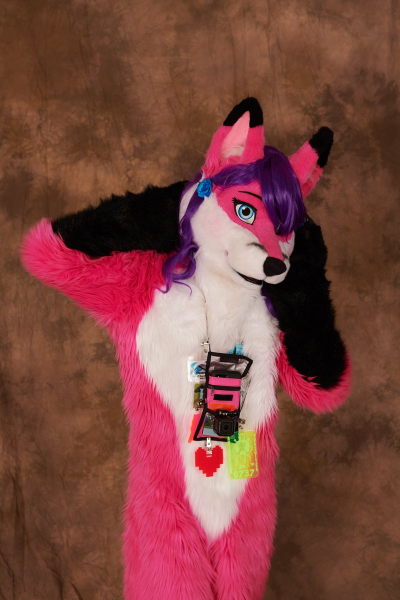 DolbyVixen's tweet photo. Pink is a fabulous colour to be 🌺
✂️= @SSC_Costumes
#furry #furryfandom #fursuit #fursuiter #fursuitanyday #fursuiting #pink #vixen #anthrocon #ac2018 https://t.co/DYBEQHjnNf