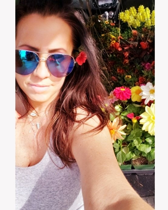KrissiNixon's tweet photo. #puremich #flowerchild  I got out of my cage for a minute... https://t.co/VEUHczxFT6