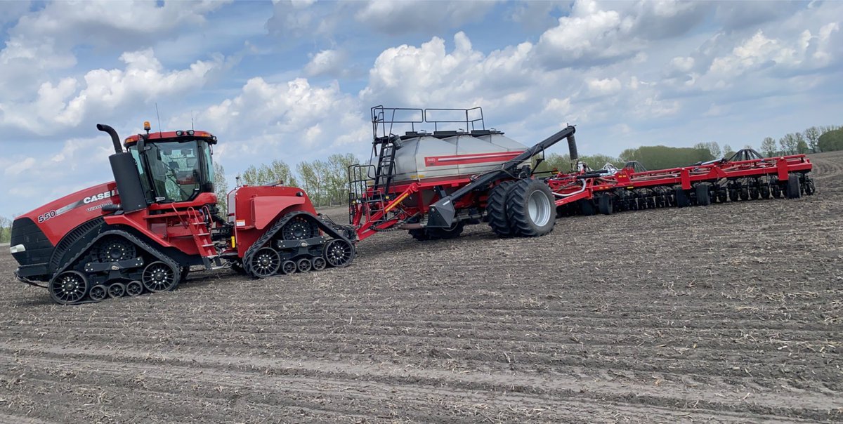 AgCDiane's tweet photo. My family farm working hard on #plant20 in NE ND.  Thanks for the good ride along today.  @lafarms1881 https://t.co/qT4wjmCchT