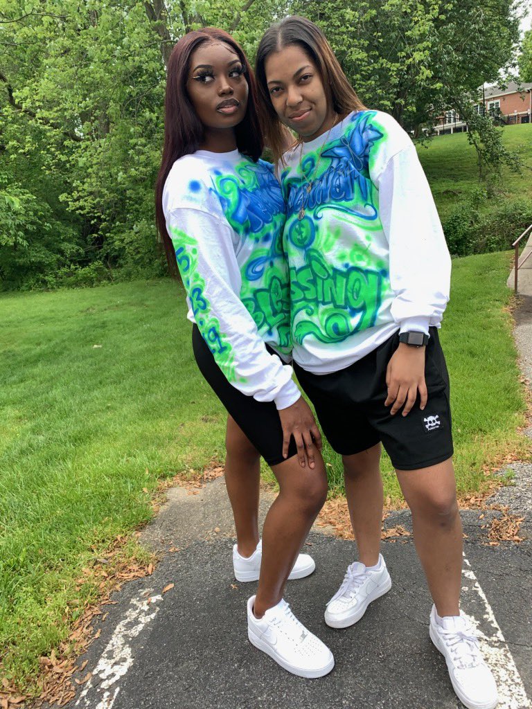 ThatsTea's tweet photo. A year of love 5.23.19 🦋🐍 (we love a good spray paint drip) https://t.co/0z1nCnvapo