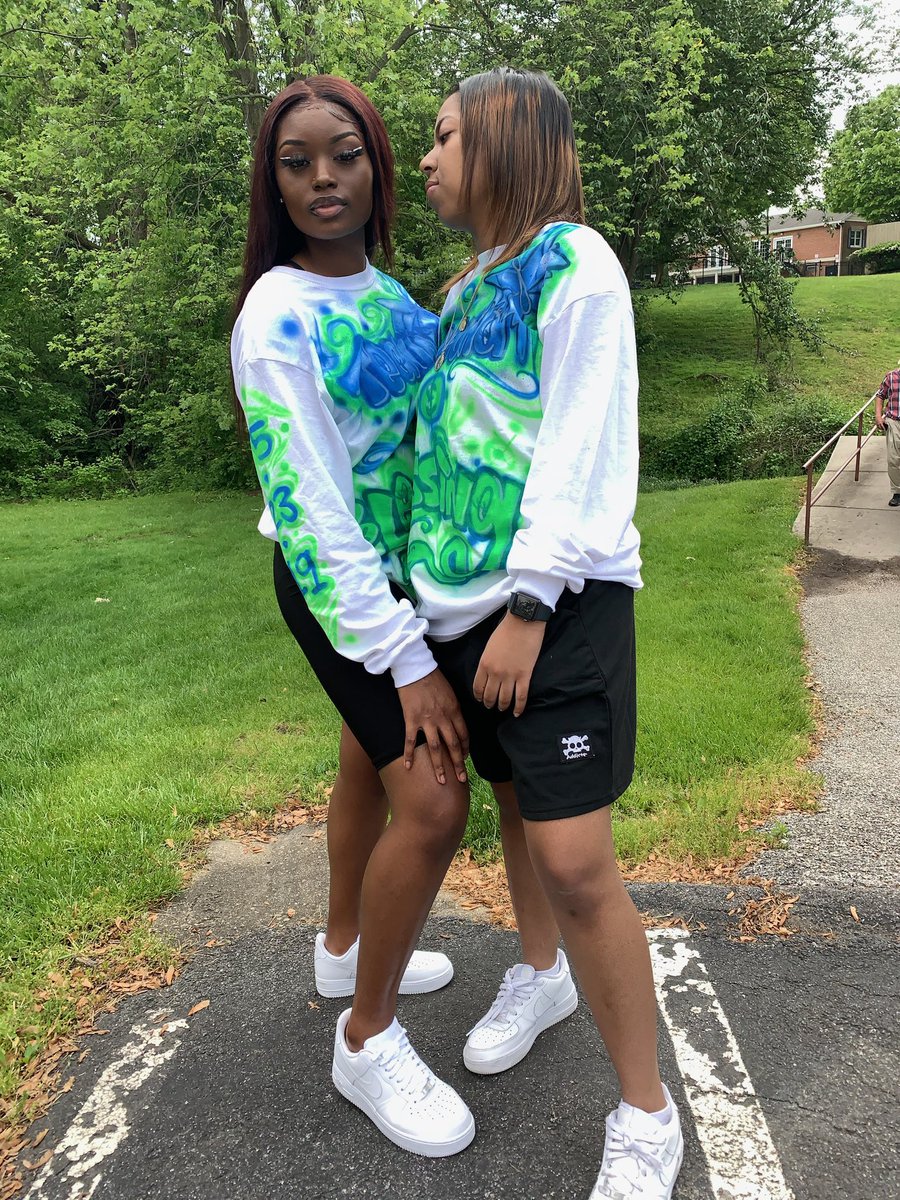 ThatsTea's tweet photo. A year of love 5.23.19 🦋🐍 (we love a good spray paint drip) https://t.co/0z1nCnvapo