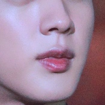 ♡︎❤︎♡︎ Seokjin’s beautiful lips ; a plump thread ♡︎❤︎♡︎