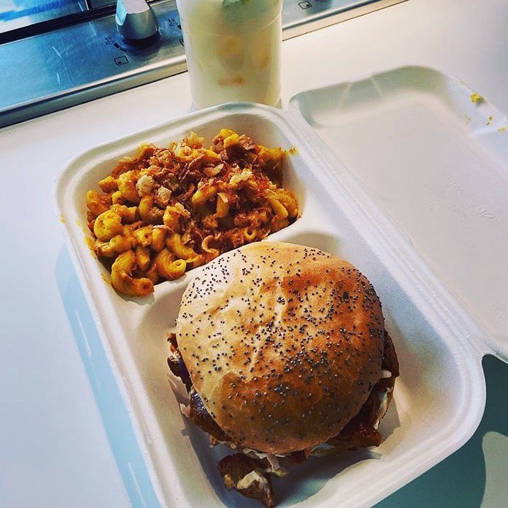 Another awesome night dropping the essentials! Killer food from Stoked as always. Thanks again to everyone who ordered! 🍹🍔 #deliverynight #leighonsea #southend #cocktails #locktails #veganbbq #stokedxcraftdrinks