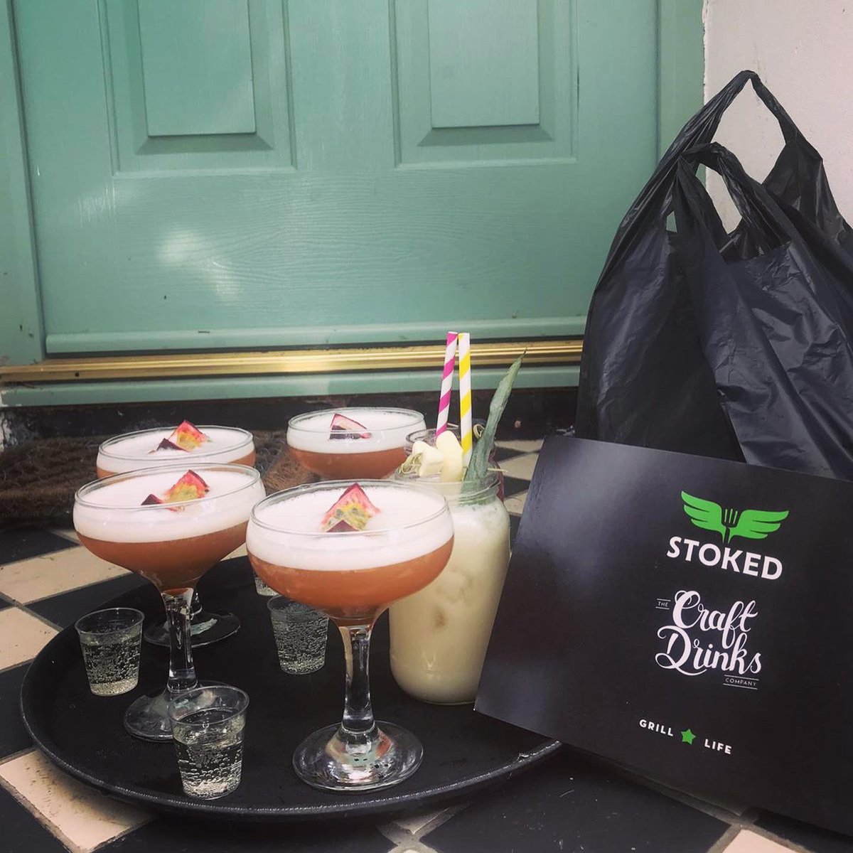 craftdrinks's tweet photo. Another awesome night dropping the essentials! Killer food from Stoked as always. Thanks again to everyone who ordered! 🍹🍔 #deliverynight #leighonsea #southend #cocktails #locktails #veganbbq #stokedxcraftdrinks https://t.co/8wEZ6N38nc