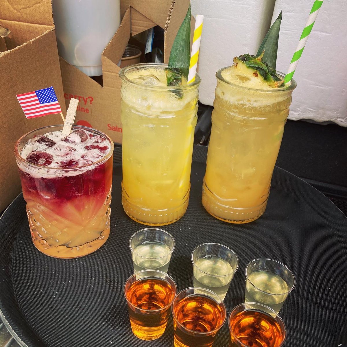 craftdrinks's tweet photo. Another awesome night dropping the essentials! Killer food from Stoked as always. Thanks again to everyone who ordered! 🍹🍔 #deliverynight #leighonsea #southend #cocktails #locktails #veganbbq #stokedxcraftdrinks https://t.co/8wEZ6N38nc