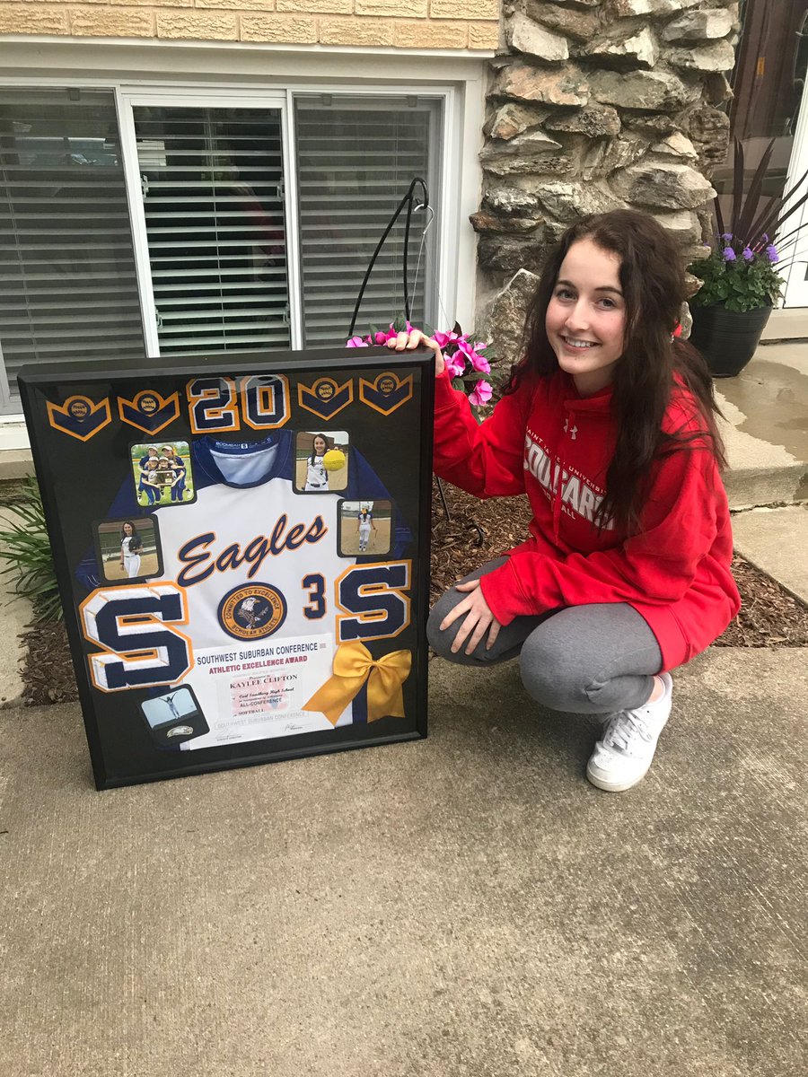 kayleecliftonn's tweet photo. I am excited to announce that I will be continuing my education and playing softball at Saint Xavier University this fall! Thank you to everyone who has helped me along my journey in school and on the field❤️🤍 @SandburgSftball @P3Softball @SXUsoftball @SXUAthletics https://t.co/5dweKxJLRq
