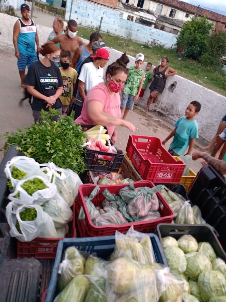 TiagoFerroVelho's tweet photo. A Recicla SV fez mais uma entrega de alimentos na comunidade do México 70 e nós pudemos ajudar! https://t.co/F2UovvG8Kh