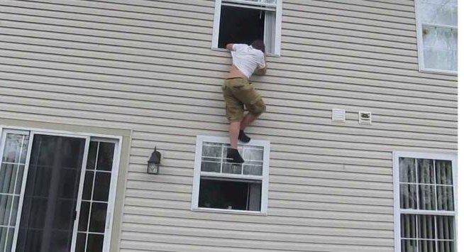 *its sunnah to take a different route there and back for the eid Prayer*

me going down to the living room this yr: