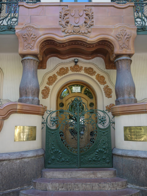 Art Nouveau Doors 32