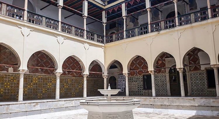 Palais Ahmed Bey avec une merveilleuse architecture ottomane. Tellement beau quand c’est la saison des fleurs