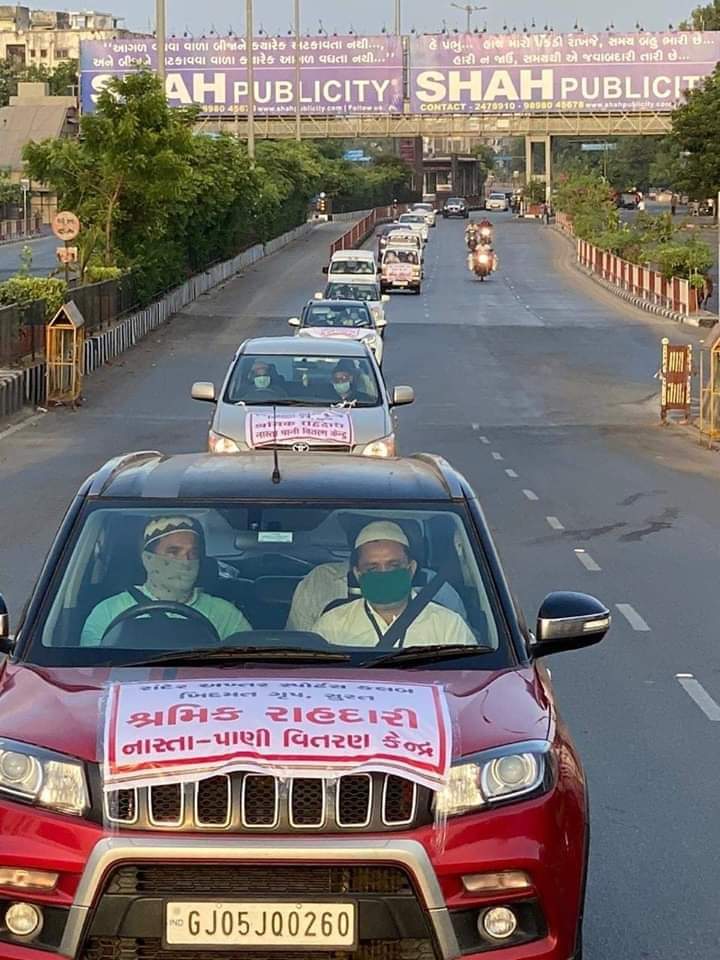 Rashidp16055734's tweet photo. एक तरफ मुसलमान सब मज़दूरों को राशन देरहा है चपलें पहना रहा है ओर एक तरफ उसे ही अरेस्ट किया जारहा है 
सरकार को कोंसा कार्य करना चाहिये और वो कर किया रही है
#StandWithJamiya 
बोलते कियुं नही हो मेरे हक में
आबले पड़गए हैं ज़ुबान में किया https://t.co/jN0bvO0VBe