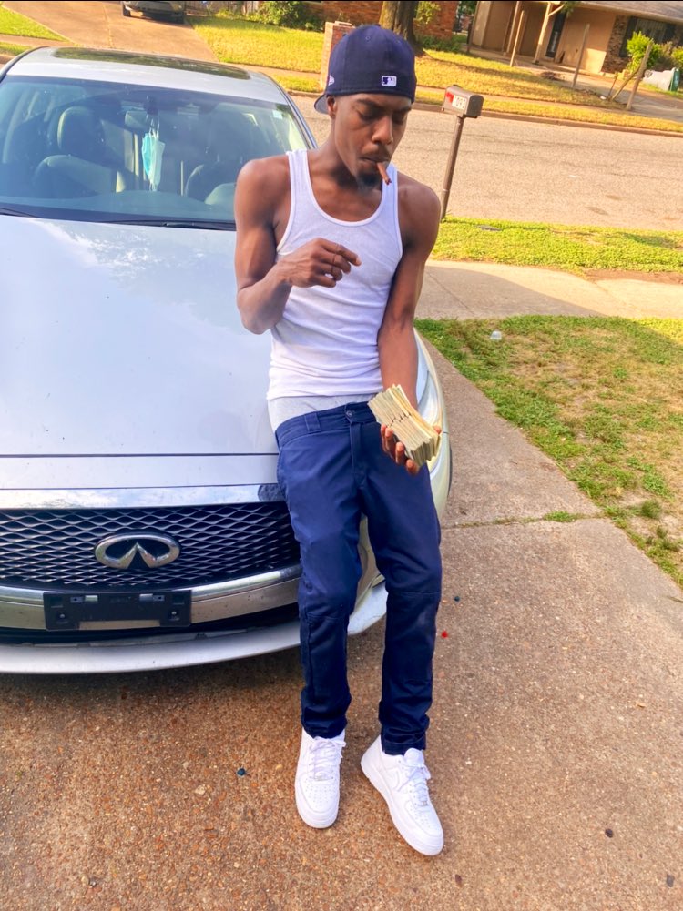 GsmBuck's tweet photo. Blue Dickies On 👖 On My Trap Shit 🏚 Up Ash 💰 Still Act Like Ion Got Shit 🤷🏽‍♂️ https://t.co/N1AKLtIPZM