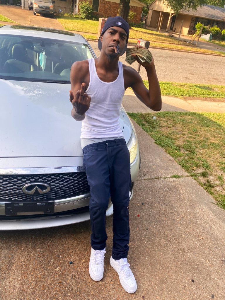 GsmBuck's tweet photo. Blue Dickies On 👖 On My Trap Shit 🏚 Up Ash 💰 Still Act Like Ion Got Shit 🤷🏽‍♂️ https://t.co/N1AKLtIPZM