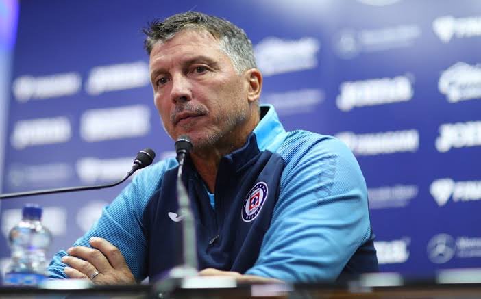 #CRUZAZUL | SIBOLDI 

ROBERT DANTE SIBOLDI RENOVARÁ CON CRUZ AUZUL 

Jaime Ordiales, Director Deportivo de @CruzAzulCD confía en que los próximos días se concluya la negociación y renueve a Robert Dante Siboldi como Director Técnico de la máquina.