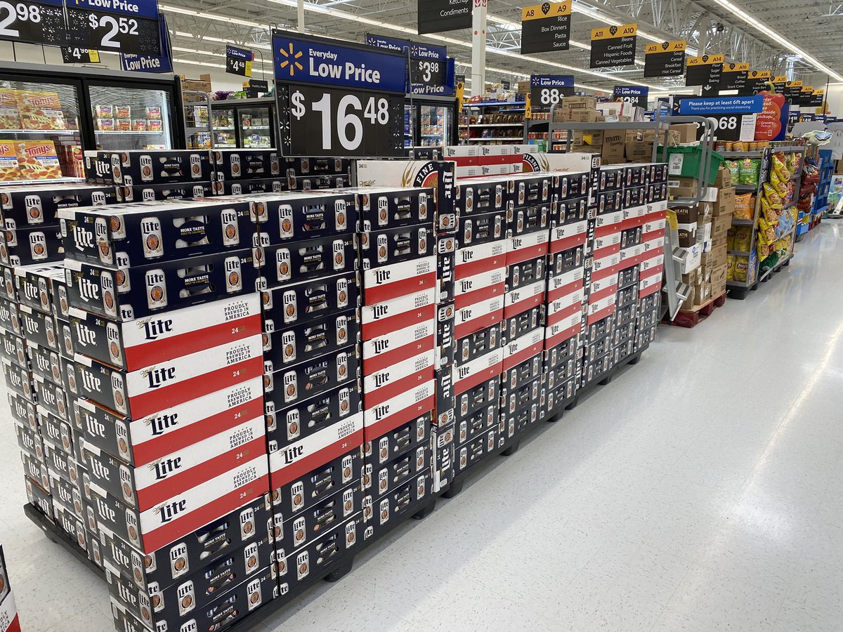MonBeerRoss's tweet photo. @MolsonCoors That’s my display!!! Here is the other side of it https://t.co/iqlpni0UB8