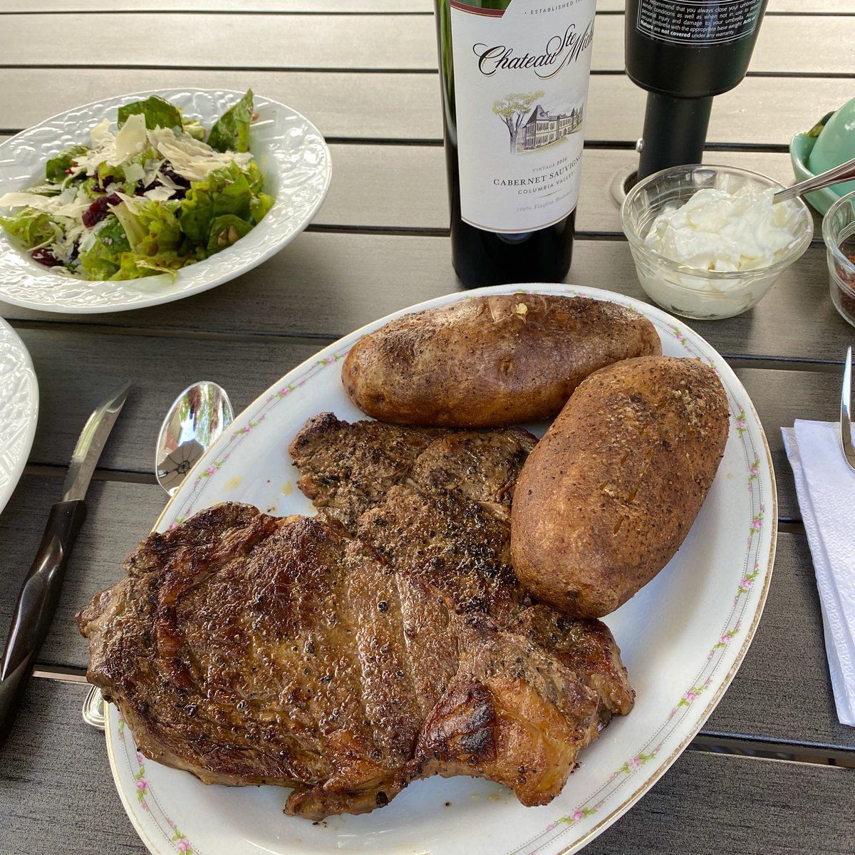 CMoneyKS's tweet photo. Reverse-seared smoked coffee-crusted Ribeye with smoked baked potatoes and a salad of fresh greens from our garden. Washed down with a 2016 Chateau Ste. Michelle (Columbia Valley, WA) Cabernet Sauvignon. #MMMMmmmmmeat https://t.co/QhbxTCfrwe