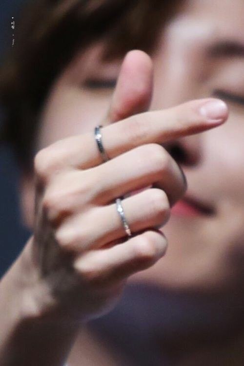 ﹟hoseok's hands; a necessary thread  #JHOPE  #제이홉  #정호석  #hoseok  @BTS_twt