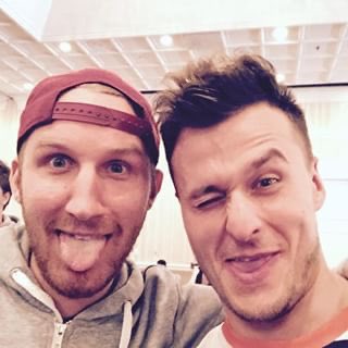 paszaBiceps's tweet photo. Yooo @olofmeister  lets make a team 
1. NO pressure 🙉
2. Top atmosphere 🤓
3. I give you best positions 😎
4. if you regain motivation you won't to leave us anyway. 

FlashbangOut https://t.co/i8zlJbTfh7