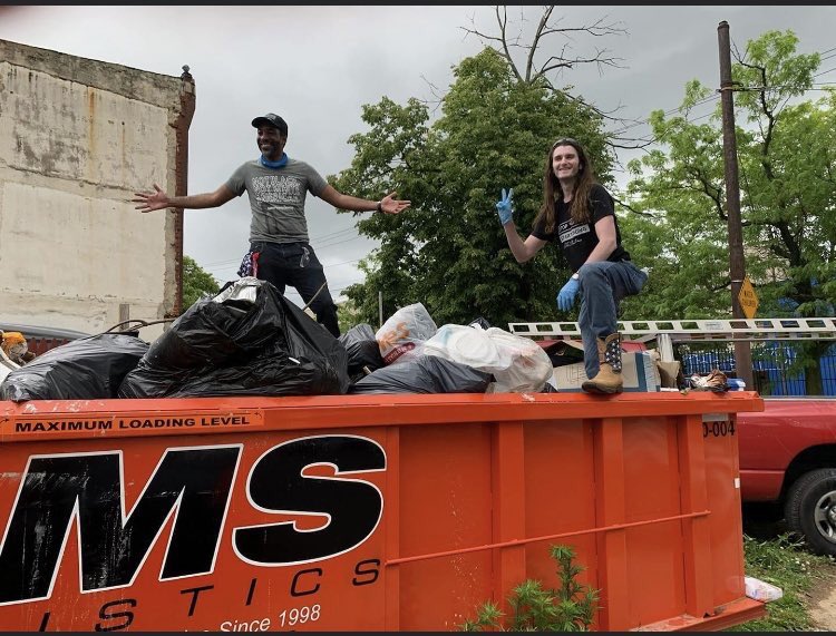 AmericanCleanup's tweet photo. Thank you to everyone who showed up today for #PhillyCleanup2
What our country needs more than ever is LOVE & COMMUNITY.
We felt that today in Philly 🙏♥️🇺🇸
#AmericanCleanup #PhillyCleanup2 #AmericansHelpingAmericans #BeingTheChangeWeWantToSee #NotBlackNotWhiteAmerican https://t.co/OUbeeJrQnG