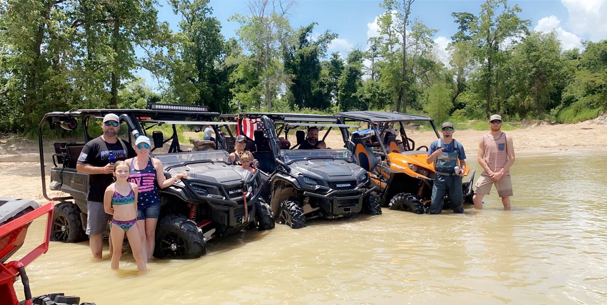 Freedom_Taco's tweet photo. Always a good time out in the mud 🍻 https://t.co/m6LAxkKU71