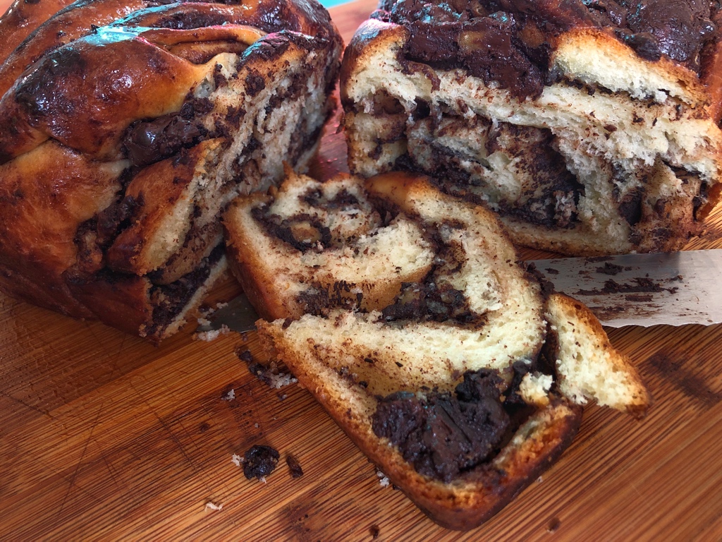 zeltserman's tweet photo. One of my favourite winter bakes on a sunny, sunny day. Blaming this one on quarantine blues.
#babka #jewishfood #jewishbaking https://t.co/gZDiD05ibj