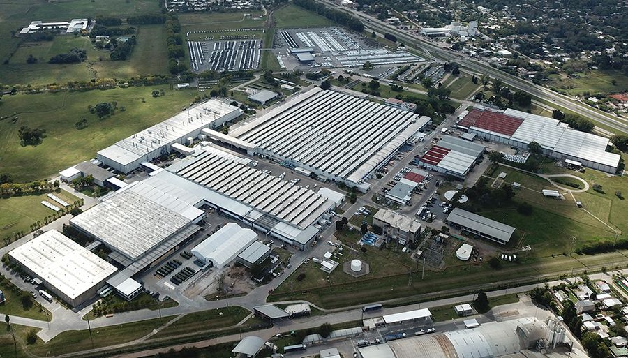 InfoAutoAr's tweet photo. #MercedesBenz reiniciará la producción de la #Sprinter y sus camiones en Argentina. La reapertura de la planta será el 26 de mayo. @MercedesBenzArg #INFOAUTO #IAcamiones #IAvan El informe: (https://t.co/ZCz39CKqYv) https://t.co/gt0nh54J92