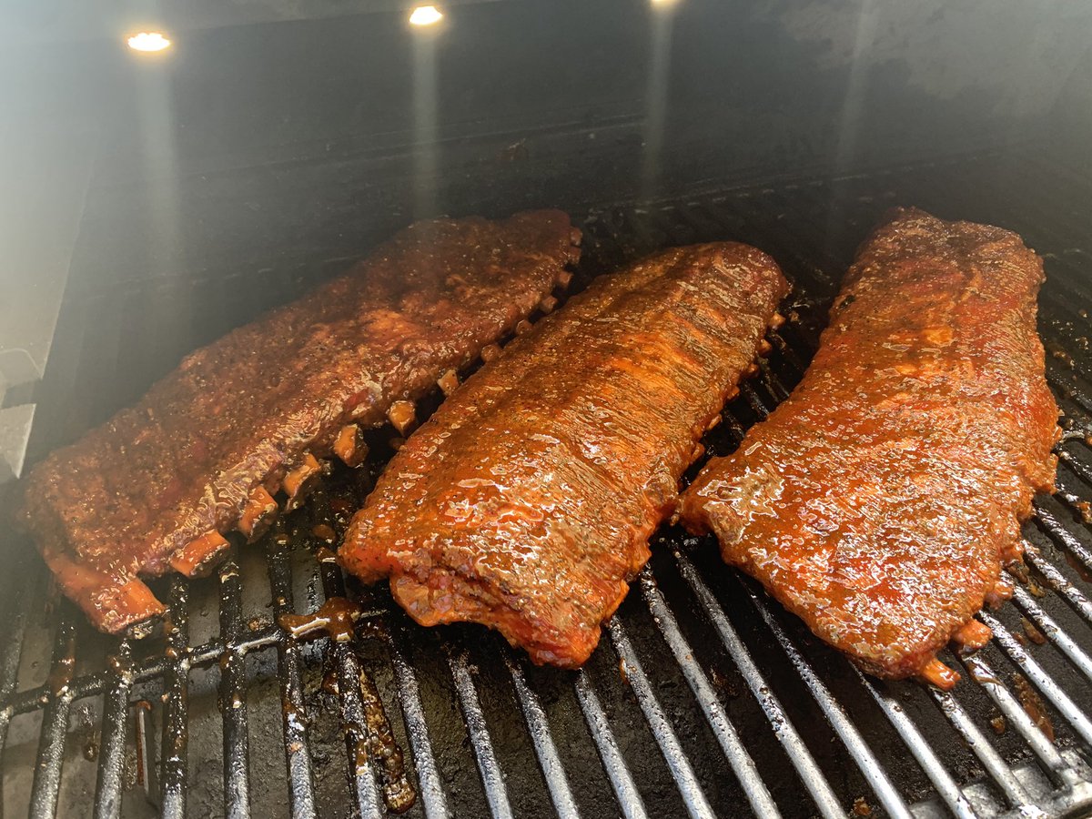 DanSalas19's tweet photo. Finished product of my two racks of St. Louis Style &amp; one rack of Back Loin Ribs cooked 3️⃣-2️⃣-1️⃣ style with a Tequila Agave based flavor🇲🇽🐖👌🏽⠀⠀⠀⠀⠀⠀
#LG900 #StayInGrillOut  #QuarantineGrillAndChill https://t.co/ueuZ4xKBG1
