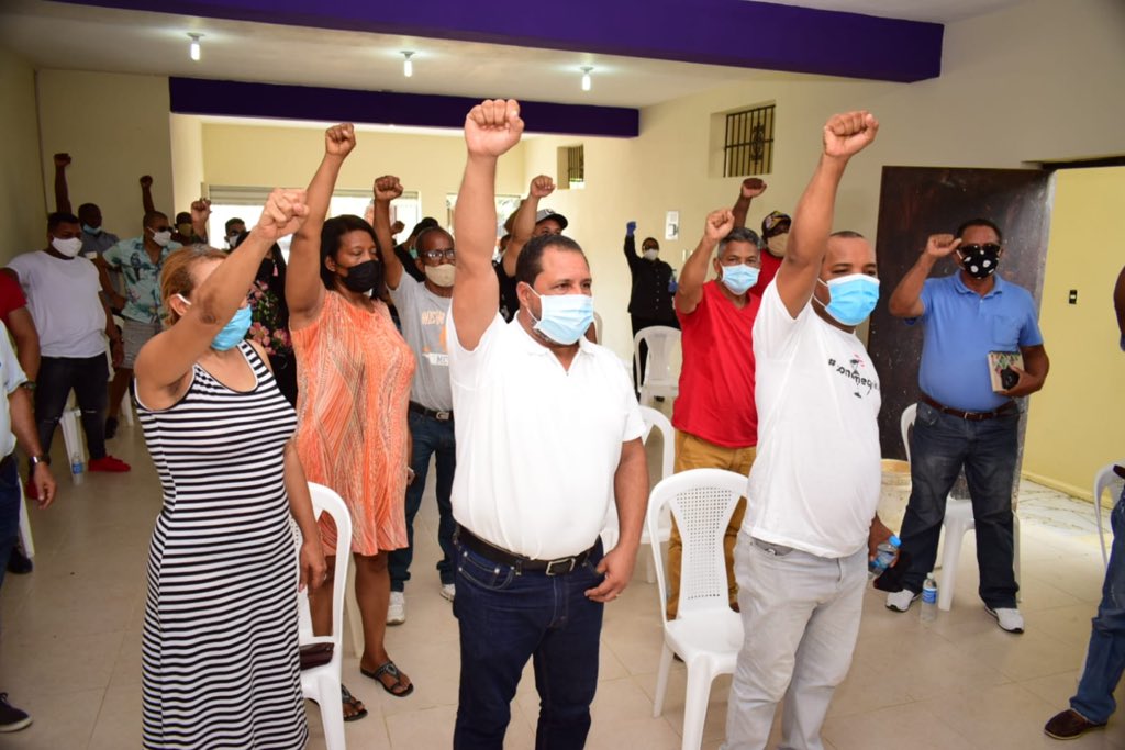 mayoescoto's tweet photo. Juramentación del equipo de campaña en Villa Vásquez que garantizará la victoria en primera vuelta de @gonzalo2020rd como presidente de esta nación ⭐️💪🏽

#GonzaloPresidente #ATrabajar #MiVotoesMorado https://t.co/IkHtPYvsPO