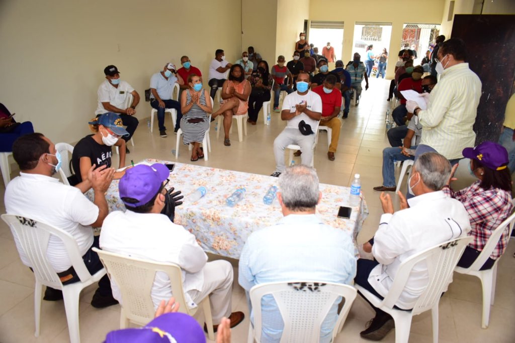 mayoescoto's tweet photo. Juramentación del equipo de campaña en Villa Vásquez que garantizará la victoria en primera vuelta de @gonzalo2020rd como presidente de esta nación ⭐️💪🏽

#GonzaloPresidente #ATrabajar #MiVotoesMorado https://t.co/IkHtPYvsPO