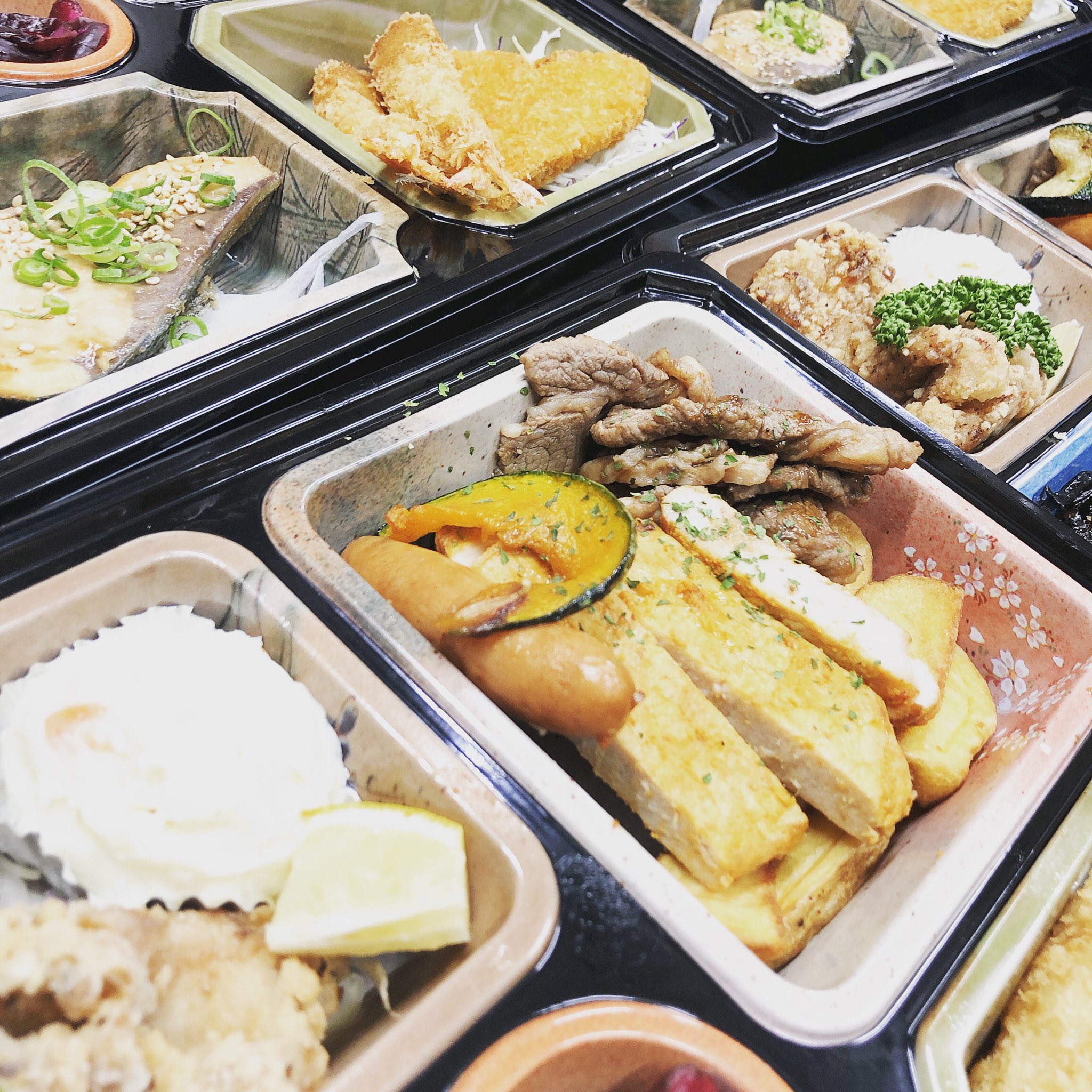 個室たびと お座敷 公式 昨日は特注お弁当のご注文を頂きました 美味しそうに出来ました 大分市 府内町 居酒屋 食べ飲み放題 テイクアウト 配達 Hpをチェック T Co 6ggm99os Twitter
