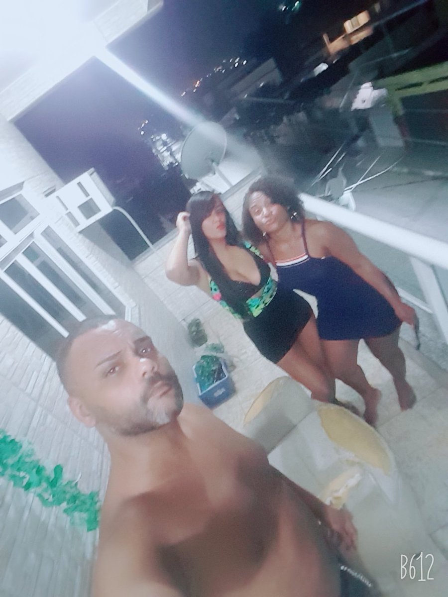 Rogelaureano's tweet photo. #maiaraemaraisabrahmalive
A melhor live é a de vcs! A galera aqui na varanda curtindo as melhores... Amamos vcs(Kelly, Márcia, Mascarenhas e Rogério). https://t.co/EkGWywt3vV