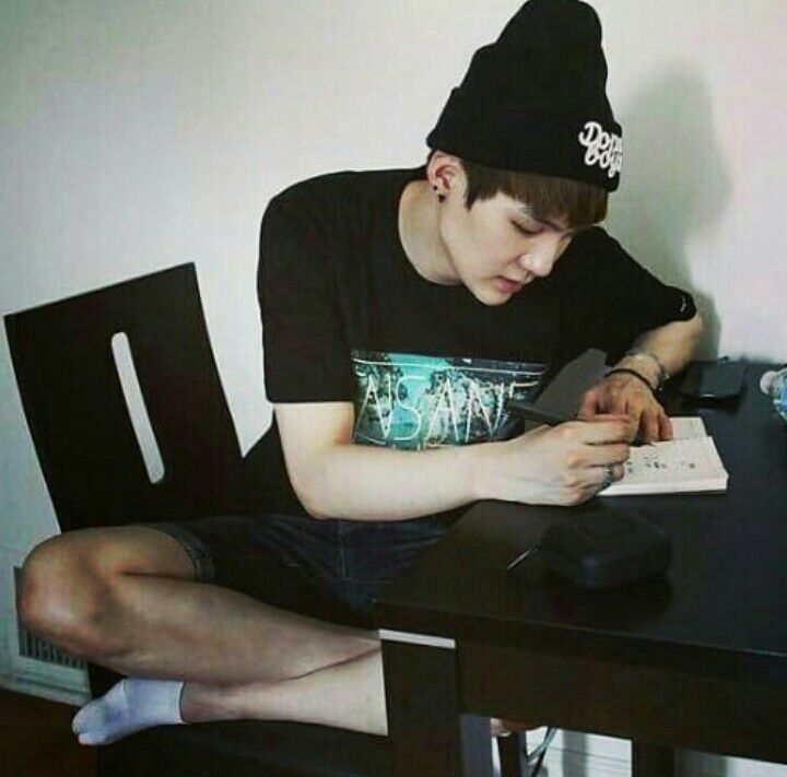 yoongi boyfriend material; a thread @BTS_twt