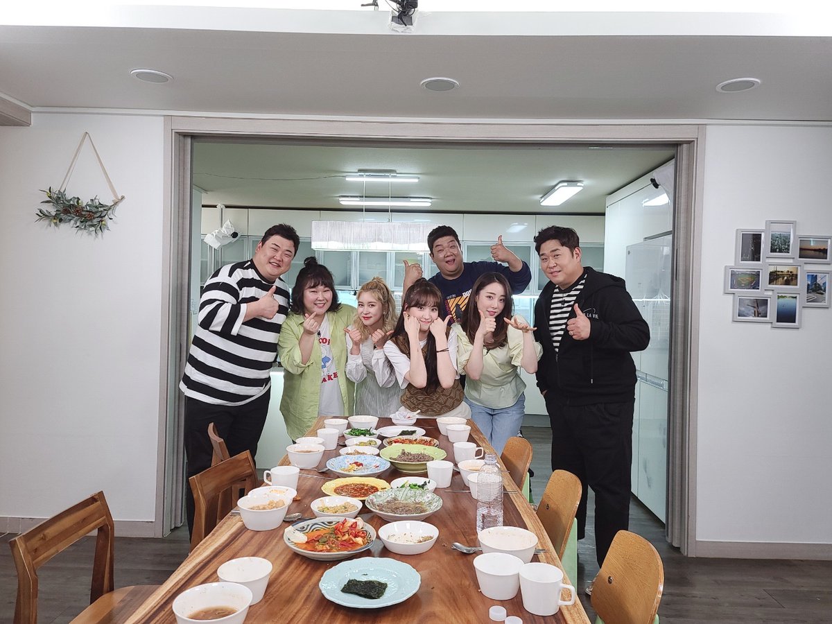 WJSN_Cosmic's tweet photo. [#우주소녀 #연정]
우정들 #맛있는녀석들 재밌게 보셨나용~? 일일 아침 요리사는 우주소녀였답니당ㅎㅎ👩‍🍳🍽 즐거운 촬영이었어요!! 💛 https://t.co/RKfubeZHrd