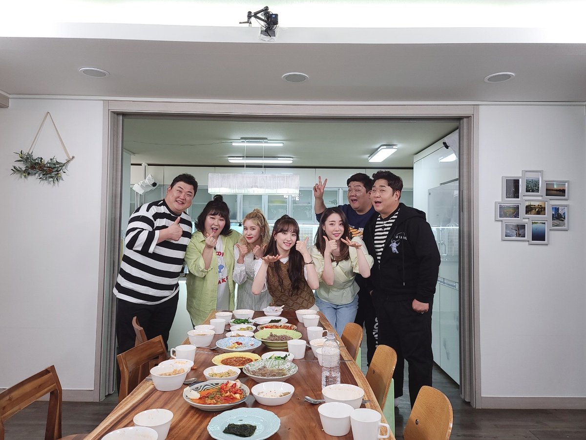 WJSN_Cosmic's tweet photo. [#우주소녀 #연정]
우정들 #맛있는녀석들 재밌게 보셨나용~? 일일 아침 요리사는 우주소녀였답니당ㅎㅎ👩‍🍳🍽 즐거운 촬영이었어요!! 💛 https://t.co/RKfubeZHrd
