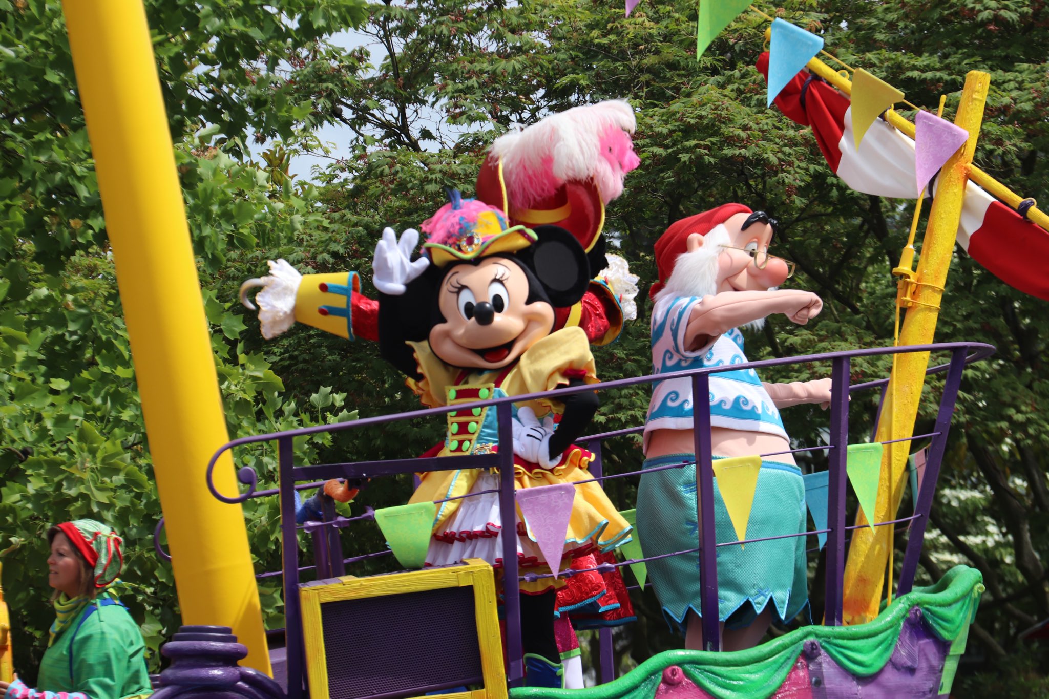 360 Of Disney Teampirate At Disneylandparis Dlp Minniemouse Captainhook Mrsmee Peterpan Disneypirates Pirateandprincessfestival ピーターパン フック船長 ミスタースミー ミニーマウス T Co 5at55f5hli Twitter