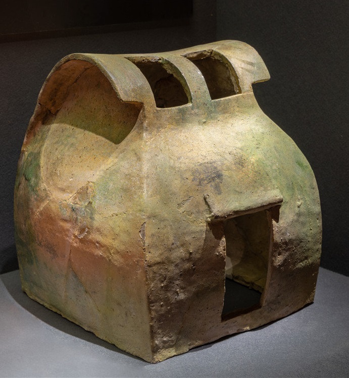 Here're a couple of objects which help to pin down the close connections of the city (Pingcheng, today Datong) with Eurasian world. First, as a people originating on the steppe, the Xianbei nobility got their nomadic way of life painted in their tombs: yurts, tent carts, BBQ ...