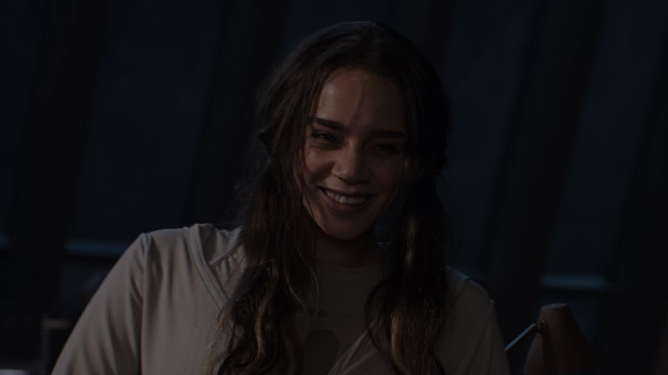 ava starr smiling but her smile gets bigger as you scroll: a thread :)