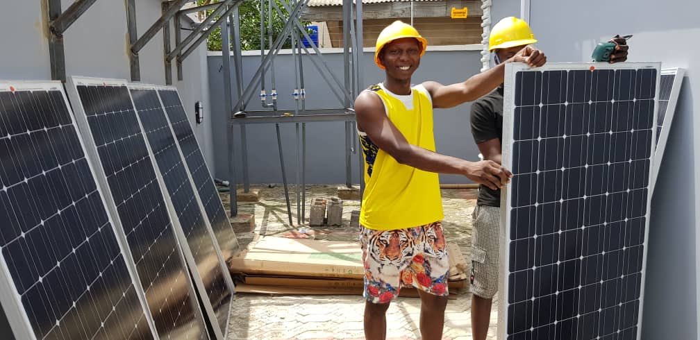 EnergyInnox's tweet photo. Solar Canopies Project, Iyana Ipaja, Lagos
.
We are onsite the successful installation and commissioning of solar canopies in Iyana-Ipaja area of Lagos, the system utilizes eight (8) 300W solar panels.
.
#AskInnox
#SolarInNigeria
#SolarInLagos https://t.co/p64hq1aItW