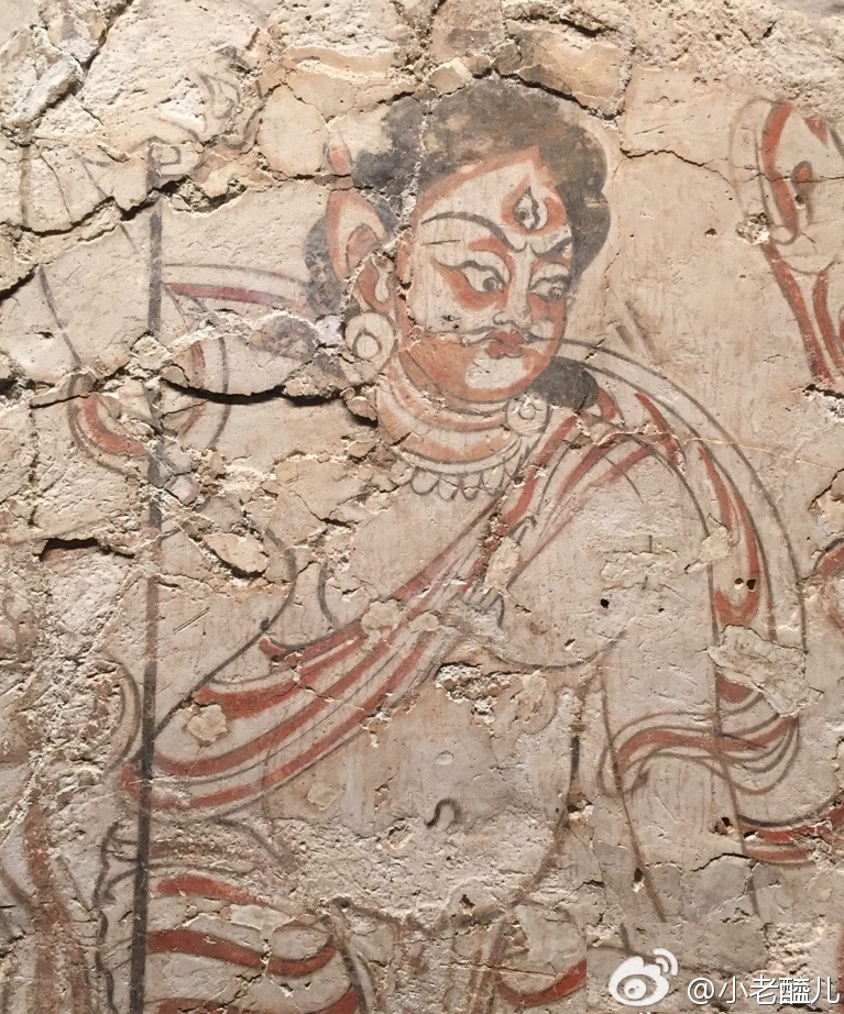 Left is a guardian figure inside a tomb at Pingcheng, with a third eye in the forehead & a trident (?) in his hand, which resembles a 3rd-c image of the god Shiva (R) uncovered in Central Asia, in both style & appearance.