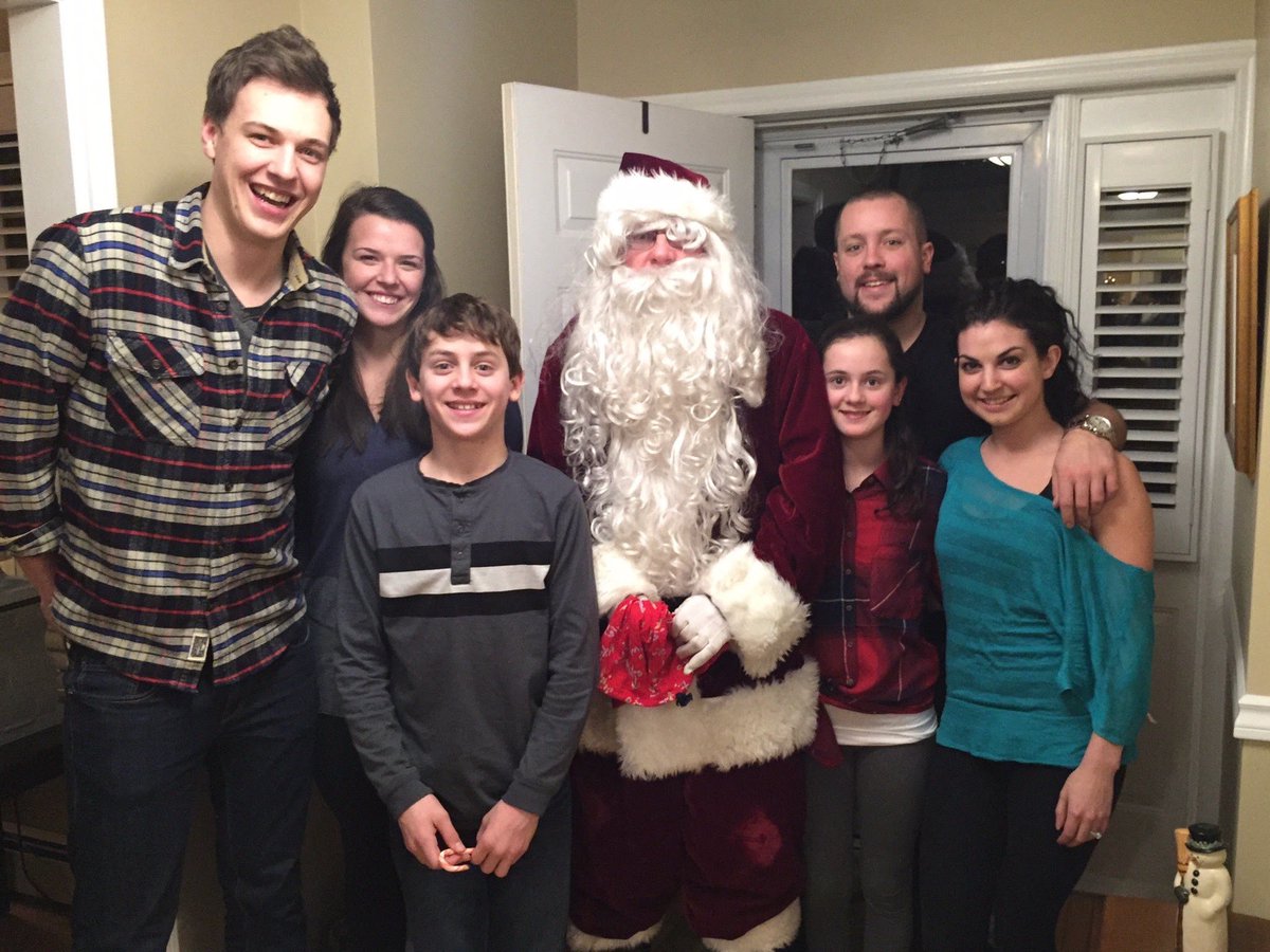 RodeTrips's tweet image. Paul Mason has spent his Christmas Eve’s making people smile for the last 30+ years. Hear about that and much more on the latest episode of #RodeTrips! podcasts.apple.com/ca/podcast/rod…