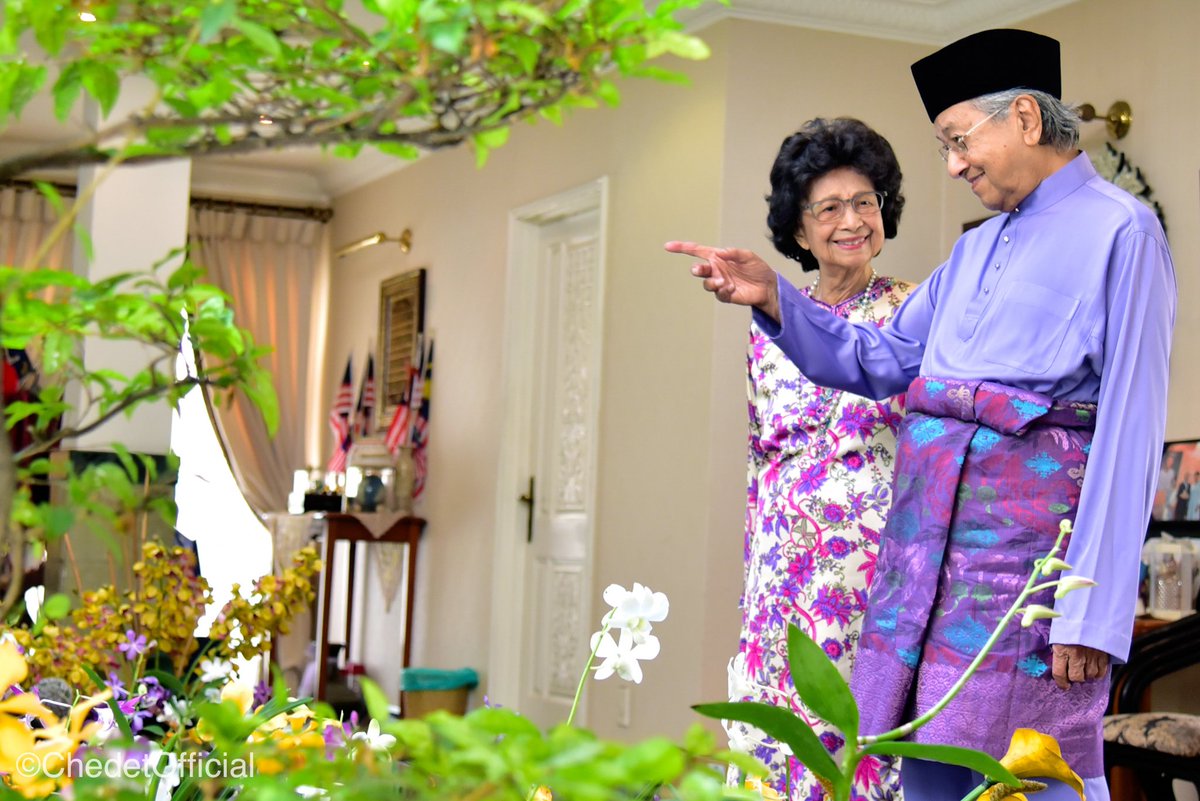 chedetofficial's tweet photo. Walaupun raya tahun ini disambut berbeza dari kebiasaan, semangat Aidilfitri tidak luntur. Hubungilah sahabat handai dan sanak saudara, manfaatkan teknologi sedia ada. Biar jauh di mata, namun sentiasa dekat dihati. https://t.co/IPfDMqAy3y