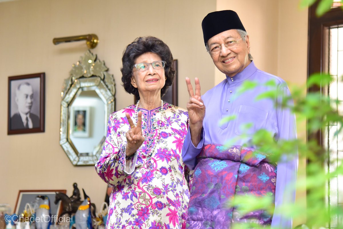 chedetofficial's tweet photo. Walaupun raya tahun ini disambut berbeza dari kebiasaan, semangat Aidilfitri tidak luntur. Hubungilah sahabat handai dan sanak saudara, manfaatkan teknologi sedia ada. Biar jauh di mata, namun sentiasa dekat dihati. https://t.co/IPfDMqAy3y